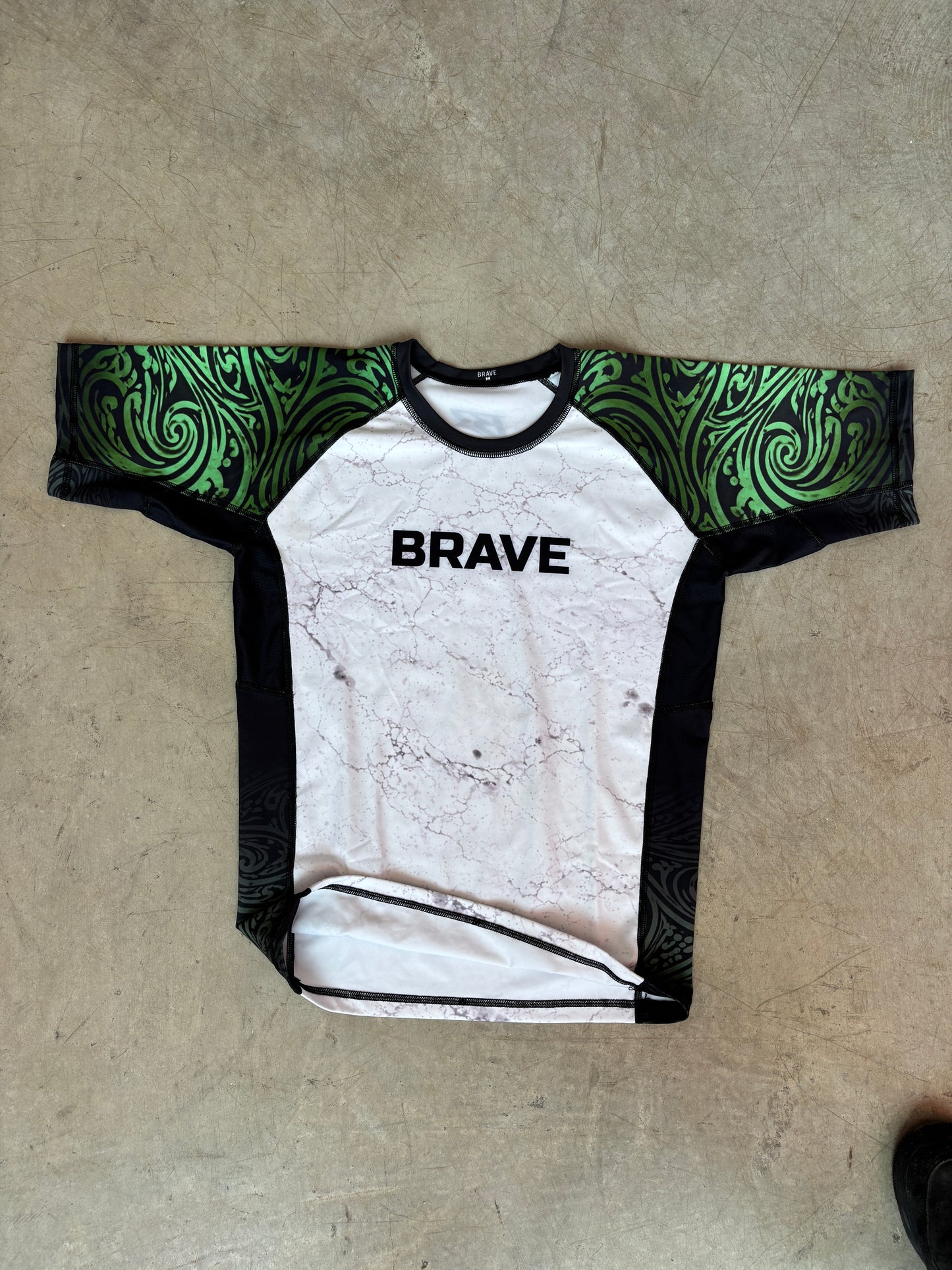 BRAVE Tropical Camiseta Técnica