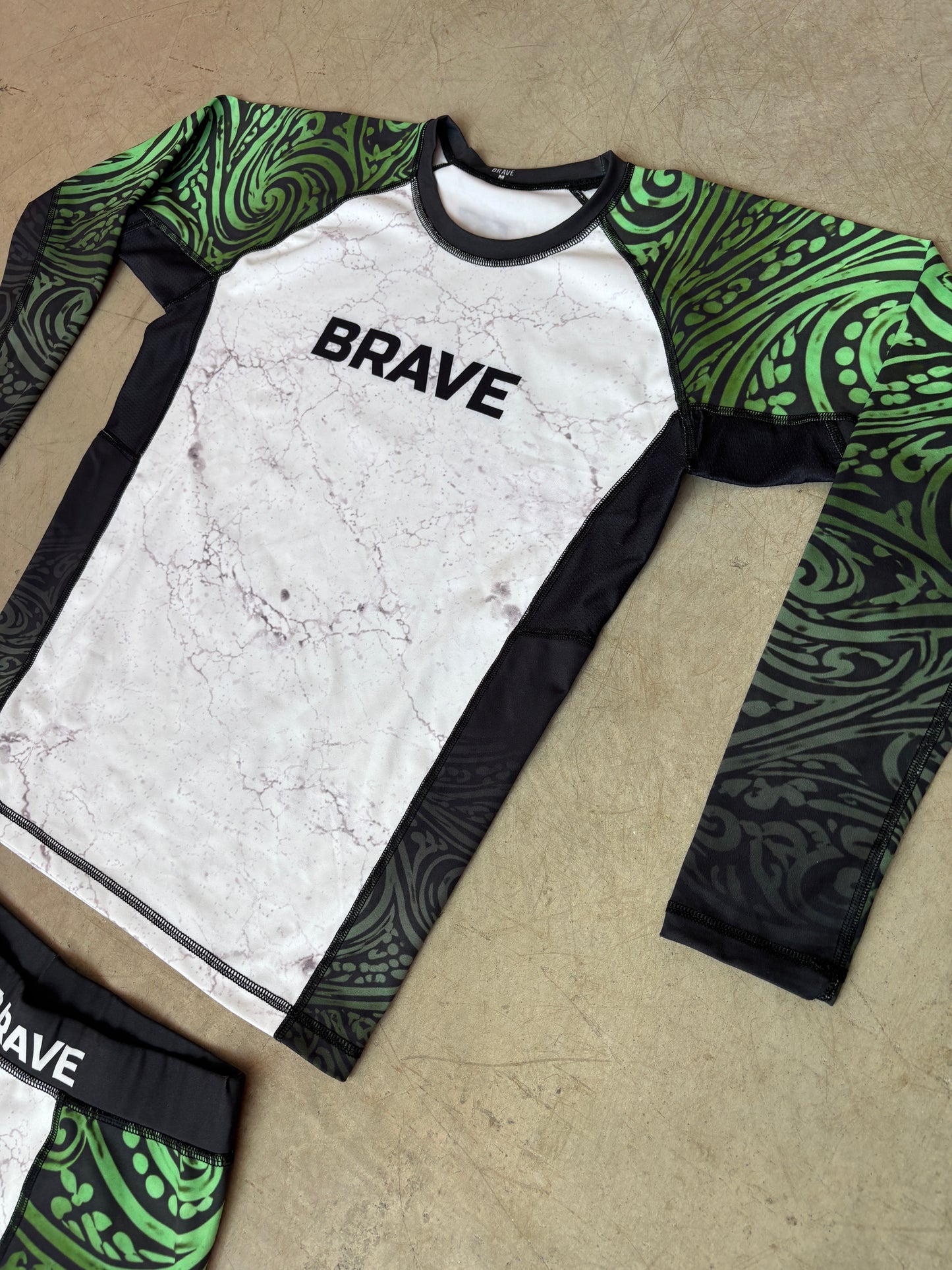 BRAVE Tropical Camiseta Técnica Larga
